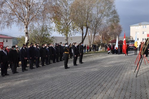 Cumhuriyetimizin Kurucusu Ulu Önder Gazi Mustafa Kemal Atatürk'ün ebediyete intikalinin 83. yıl dönümü ilçemizde törenle anıldı.